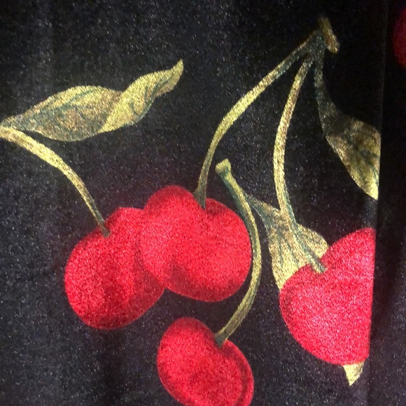 Vintage Quaker factory velvet top w cherries and sparkle with rhinestones. L. - Picture 2 of 6